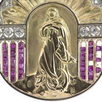 Medalla virgen oro amarillo rubíes y diamantes