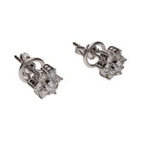 Pendientes en oro blanco con roseta de brillantes.