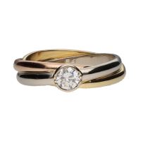 Sortija triana de cartier en tres oros con un brillante. Talla 54