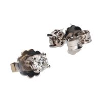 Pendientes en oro blanco con brillantes.