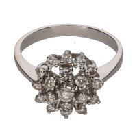 Sortija en oro blanco con brillantes. Talla 17.