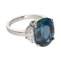 Sortija en oro blanco con zafiro y brillantes. Talla 14.