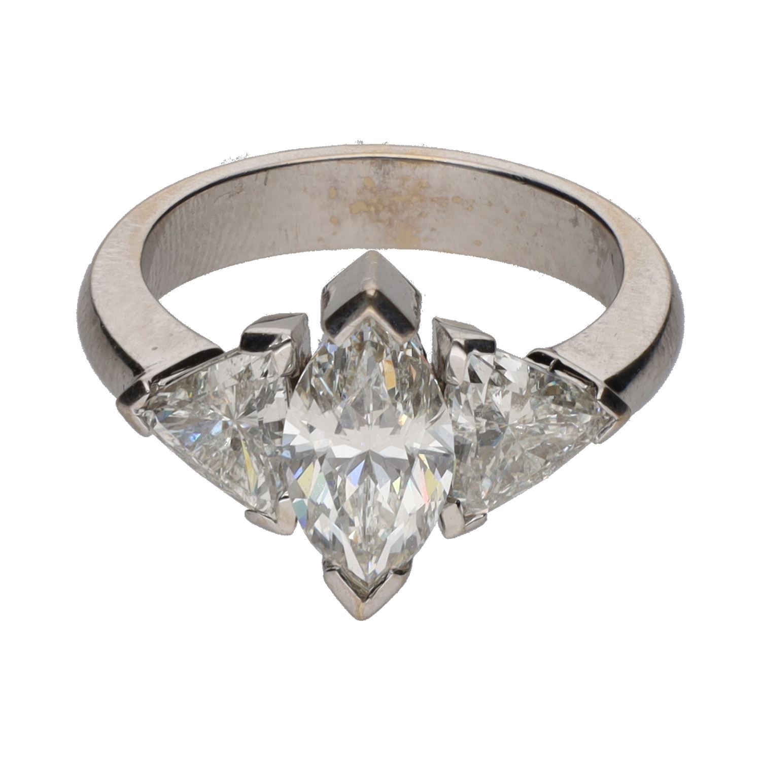 Sortija en oro blanco con diamantes. Talla 15.