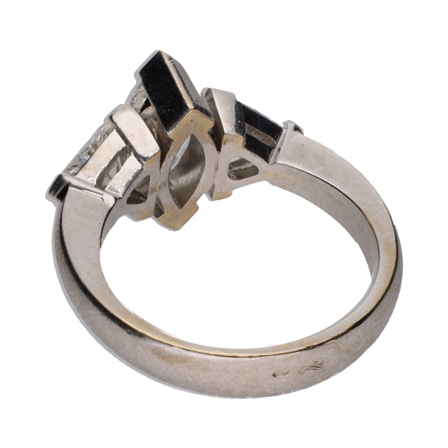 Sortija en oro blanco con diamantes. Talla 15.