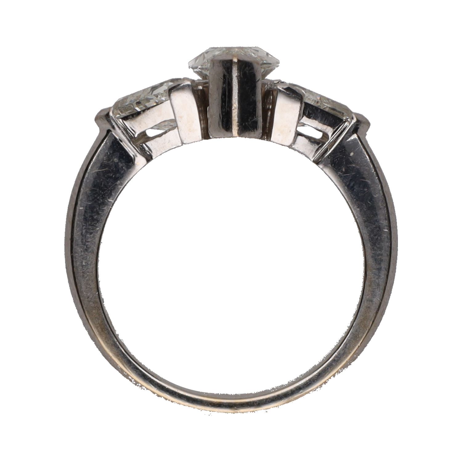 Sortija en oro blanco con diamantes. Talla 15.