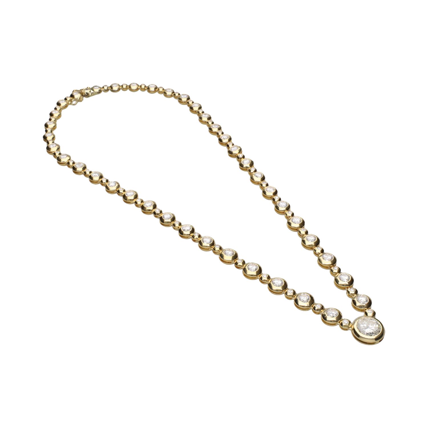 Collar en oro amarillo con brillantes en chatón.