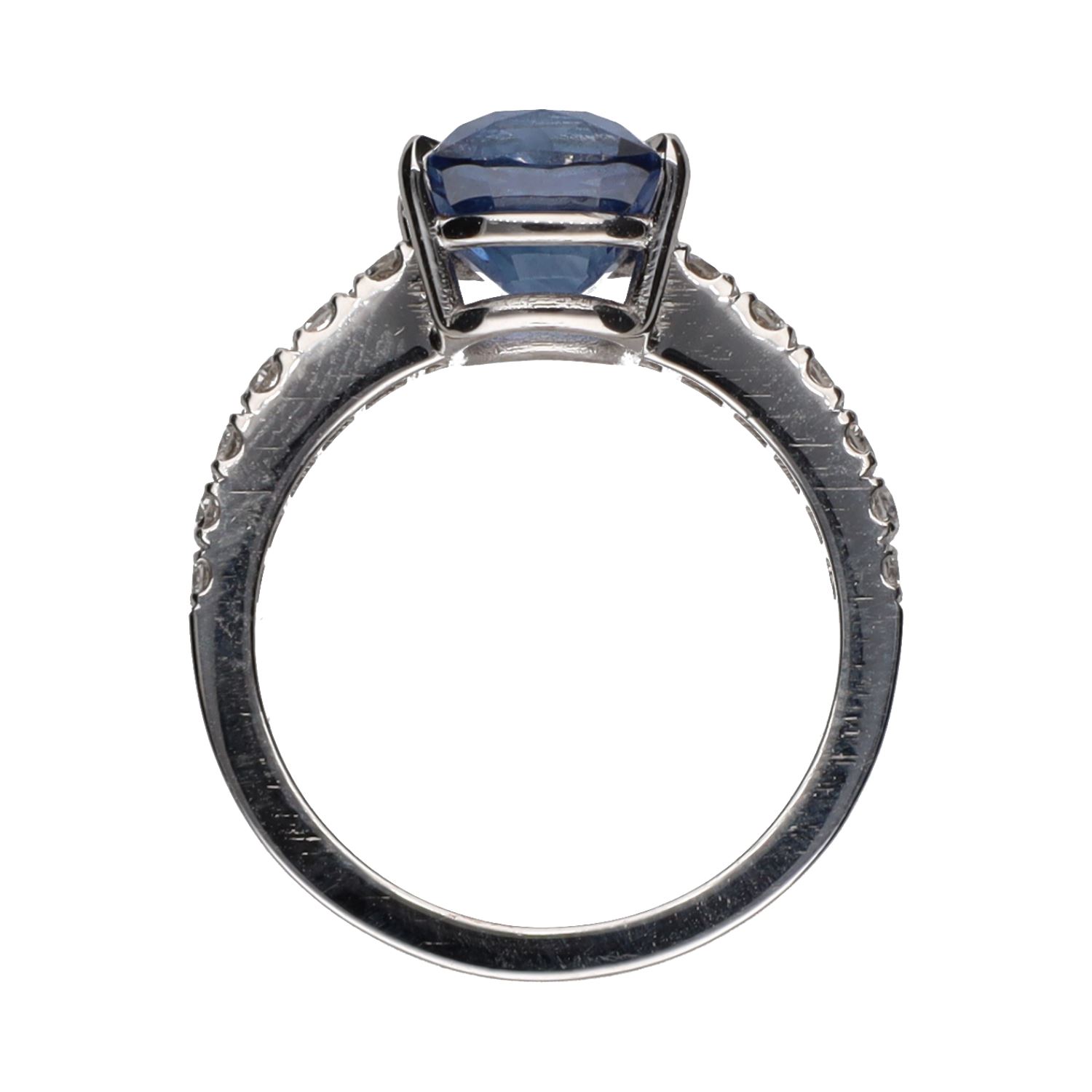 Sortija en oro blanco con zafiro y brillantes. Talla 13.