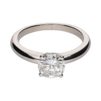 Sortija solitario en oro blanco con un brillante de 1,04ct. Talla 12.