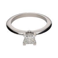 Sortija solitario tiffany & co. En platino con un brillante 0,62ct. Talla 12.