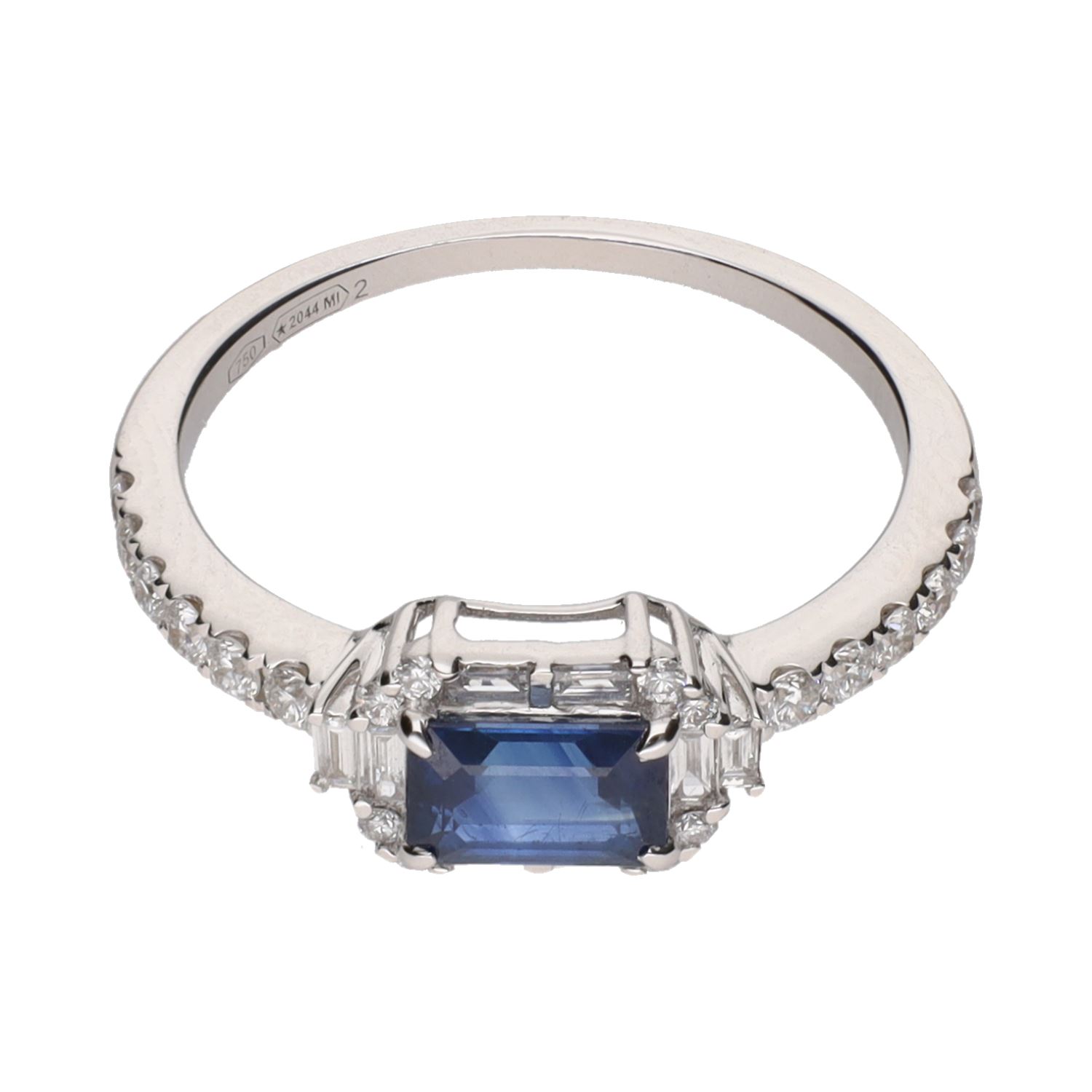 Sortija en oro blanco con zafiro y brillantes. Talla 14.