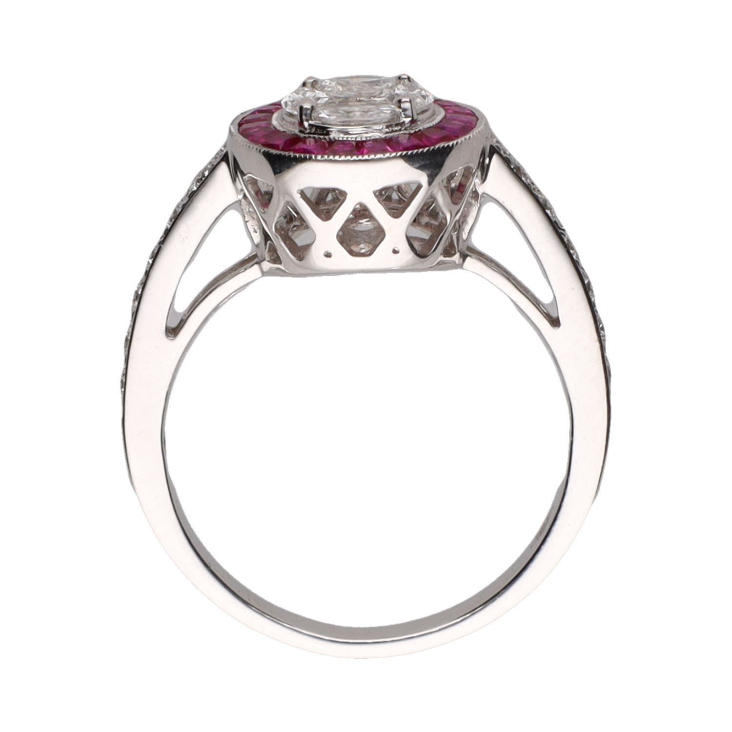 Sortija en oro blanco con rubíes y diamantes. Talla 14.