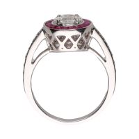 Sortija en oro blanco con rubíes y diamantes. Talla 14.