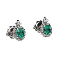 Pendientes en oro blanco con esmeraldas y brillantes.