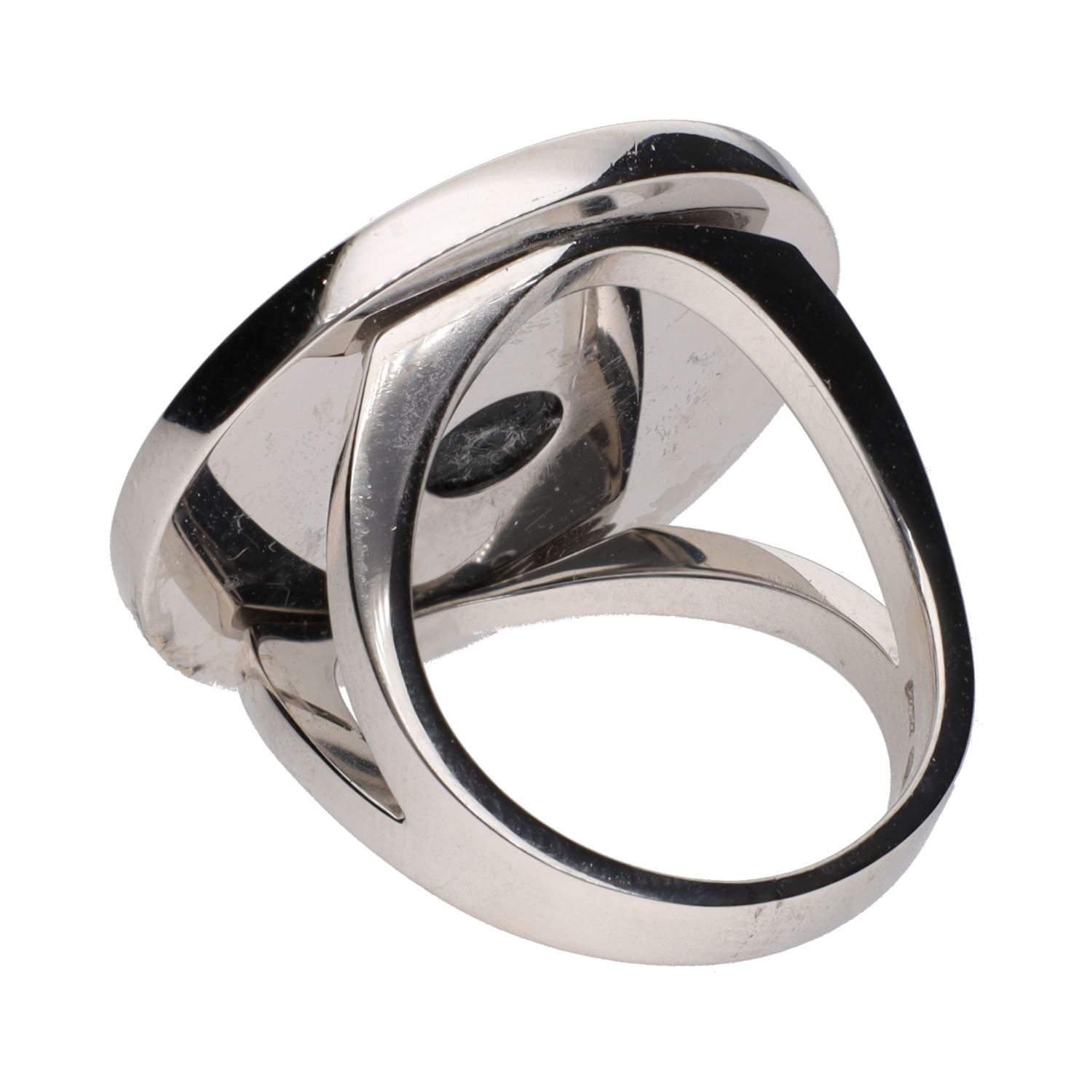 Sortija bulgari bualgari en oro blanco con ónix. Talla 14.