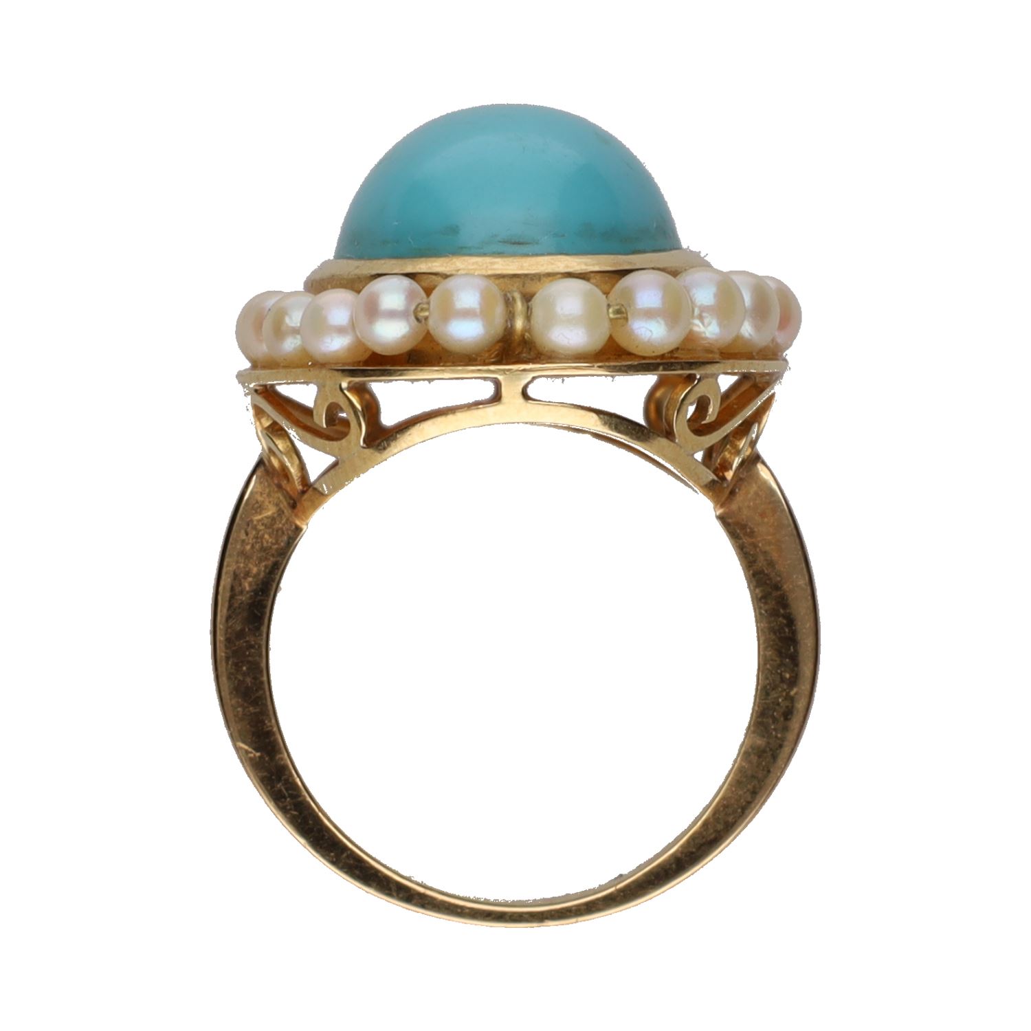 Sortija en oro amarillo con turquesa central y orla de perlas. Talla 12.
