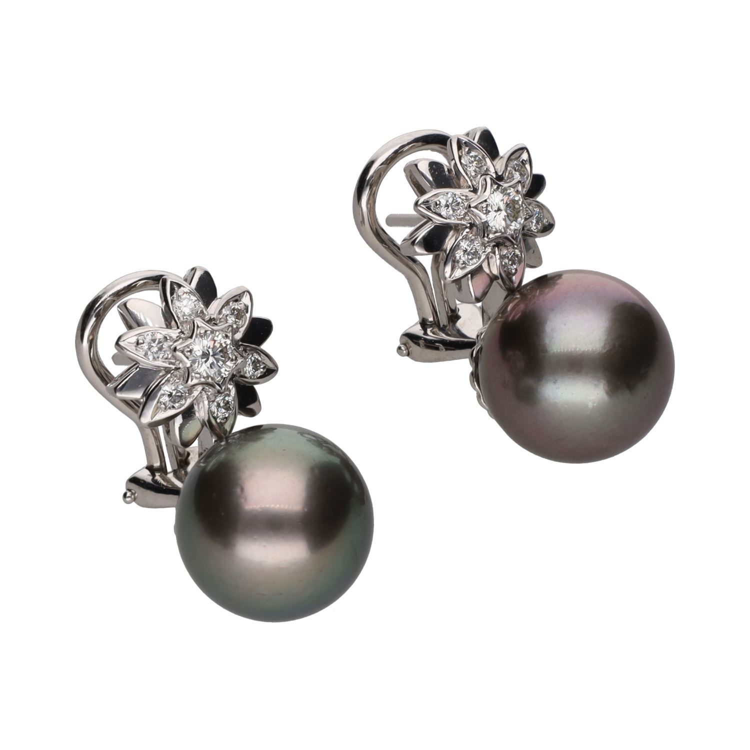 Pendientes en oro blanco con perlas tahití y brillantes.