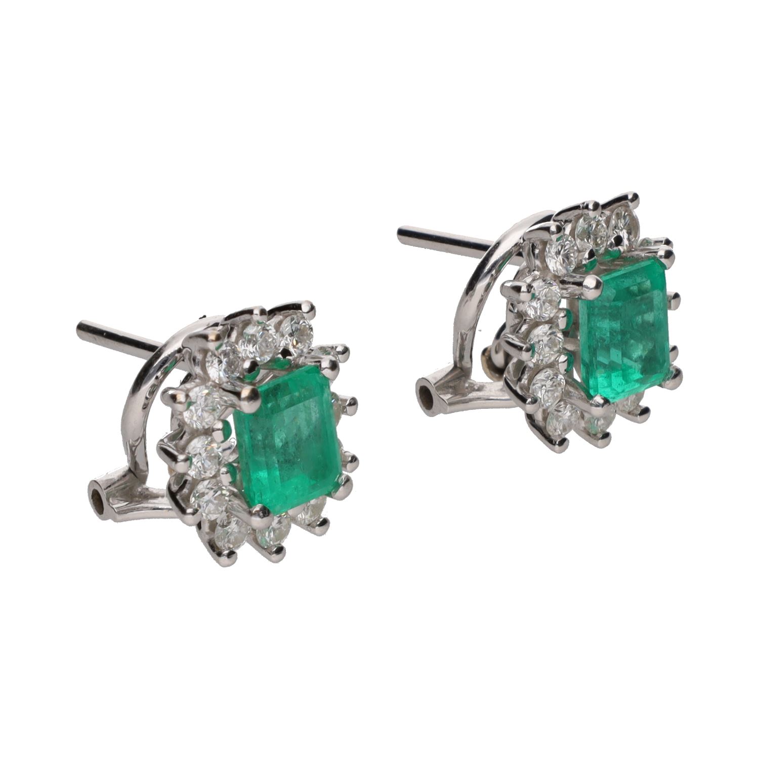 Pendientes en oro blanco con esmeralda y brillantes.