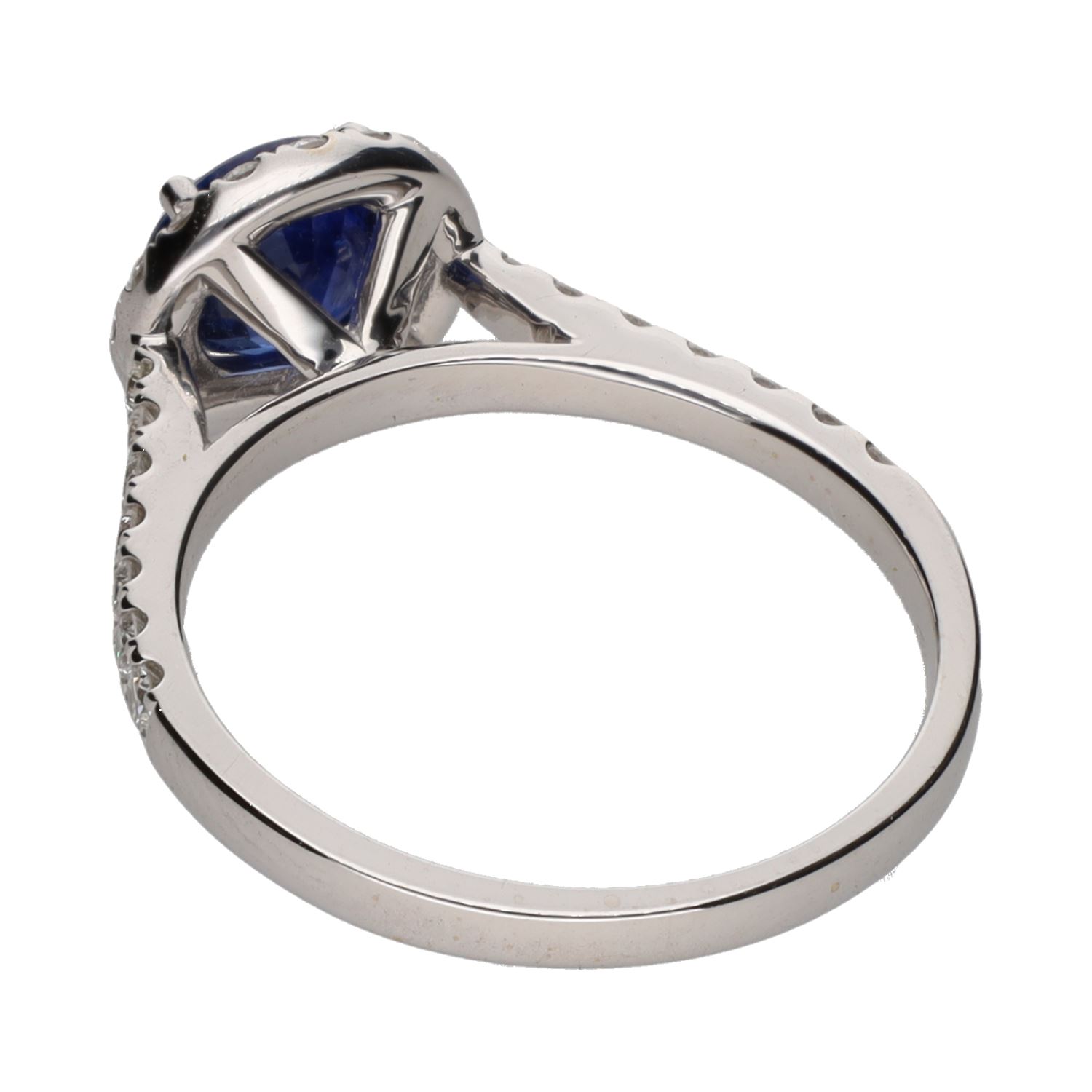 Sortija en oro blanco con zafiro y brillantes. Talla 14.