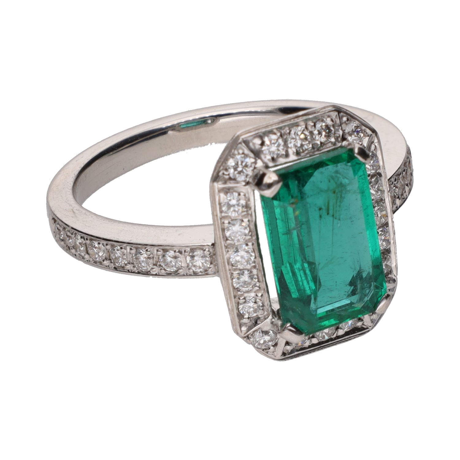 Sortija en oro blanco con esmeralda y brillantes. Talla 16.