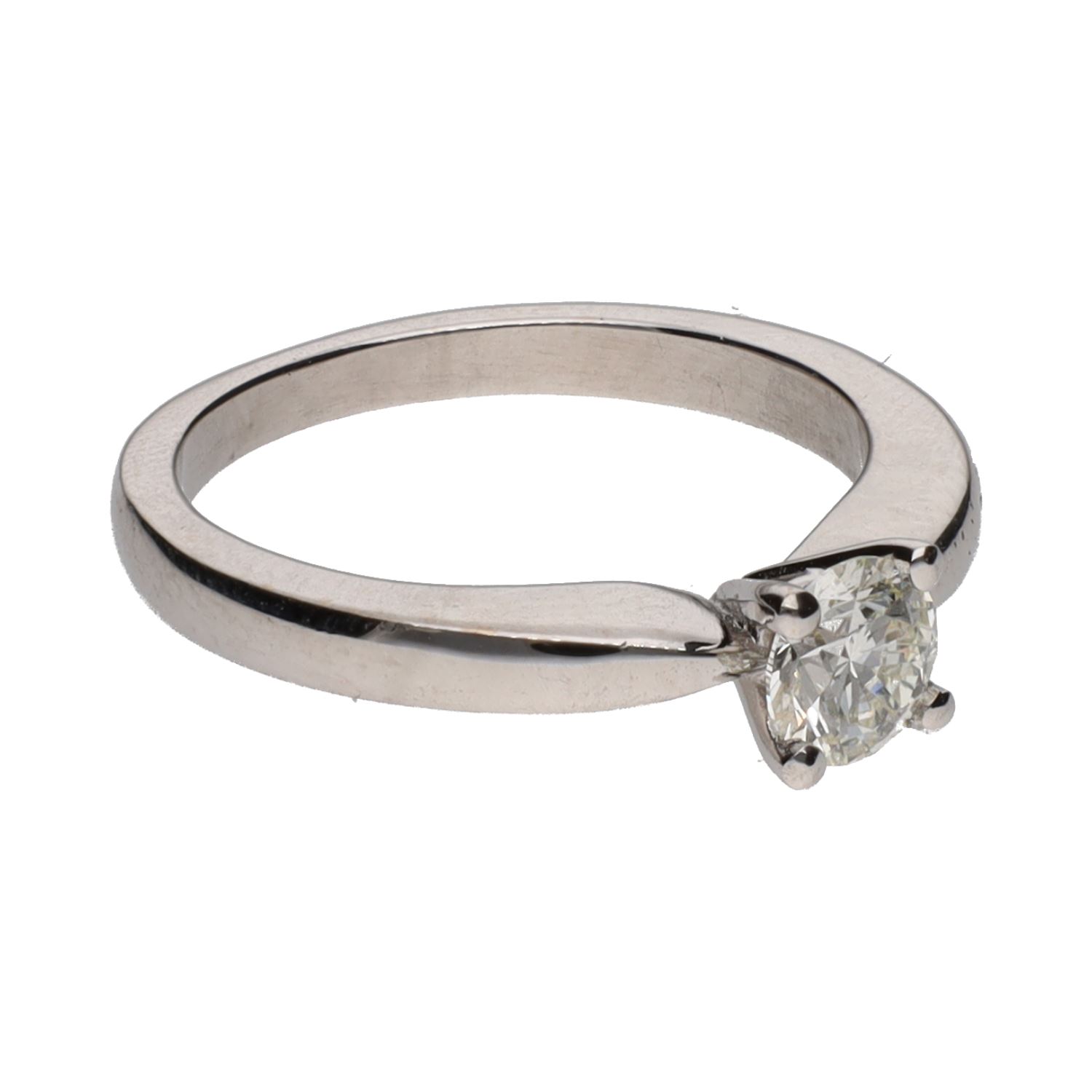 Sortija solitario en oro blanco con brillante. Talla 12.