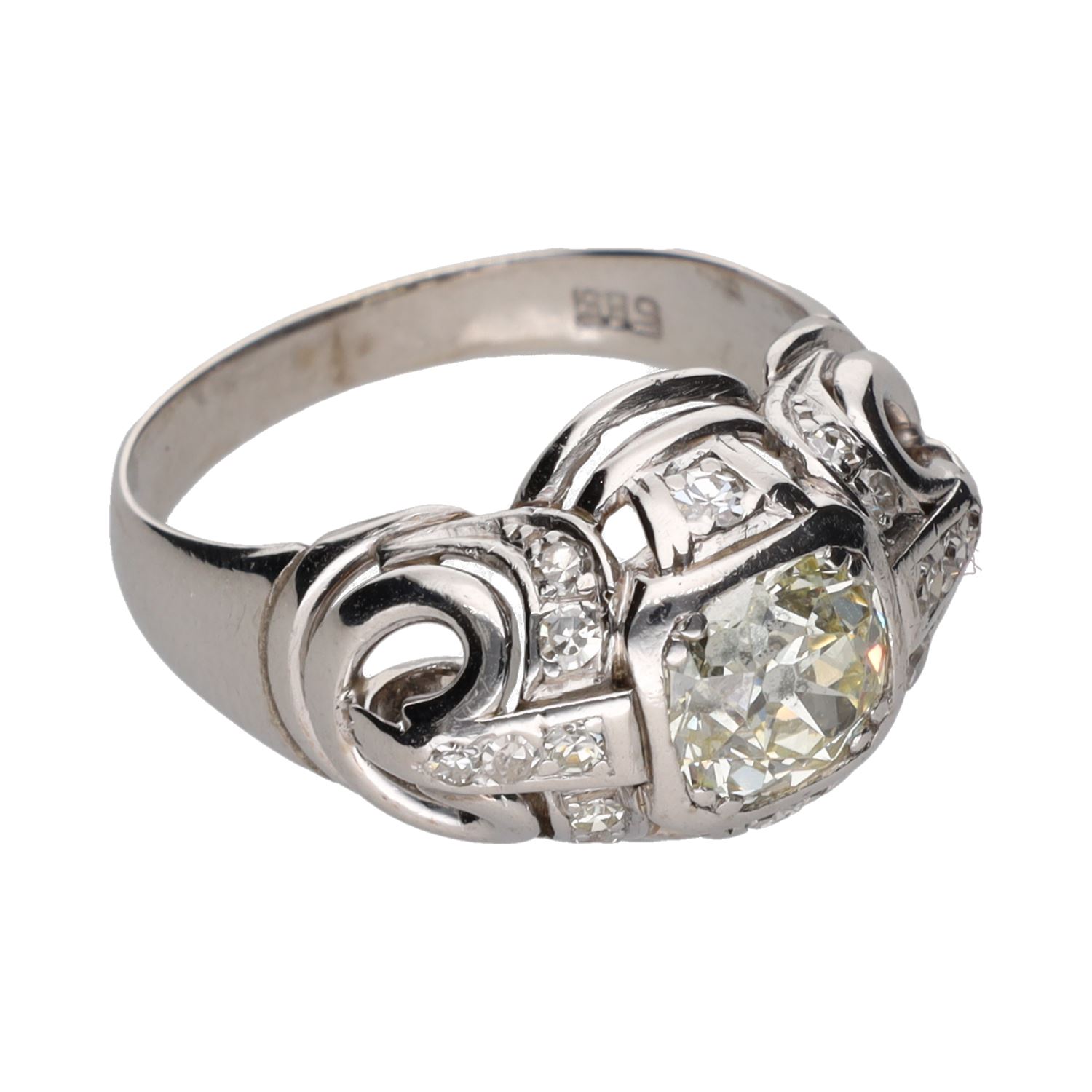 Sortija en oro blanco 14k y diamantes. Talla 16.