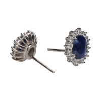 Pendientes en oro blanco con zafiros y orla de brillantes.