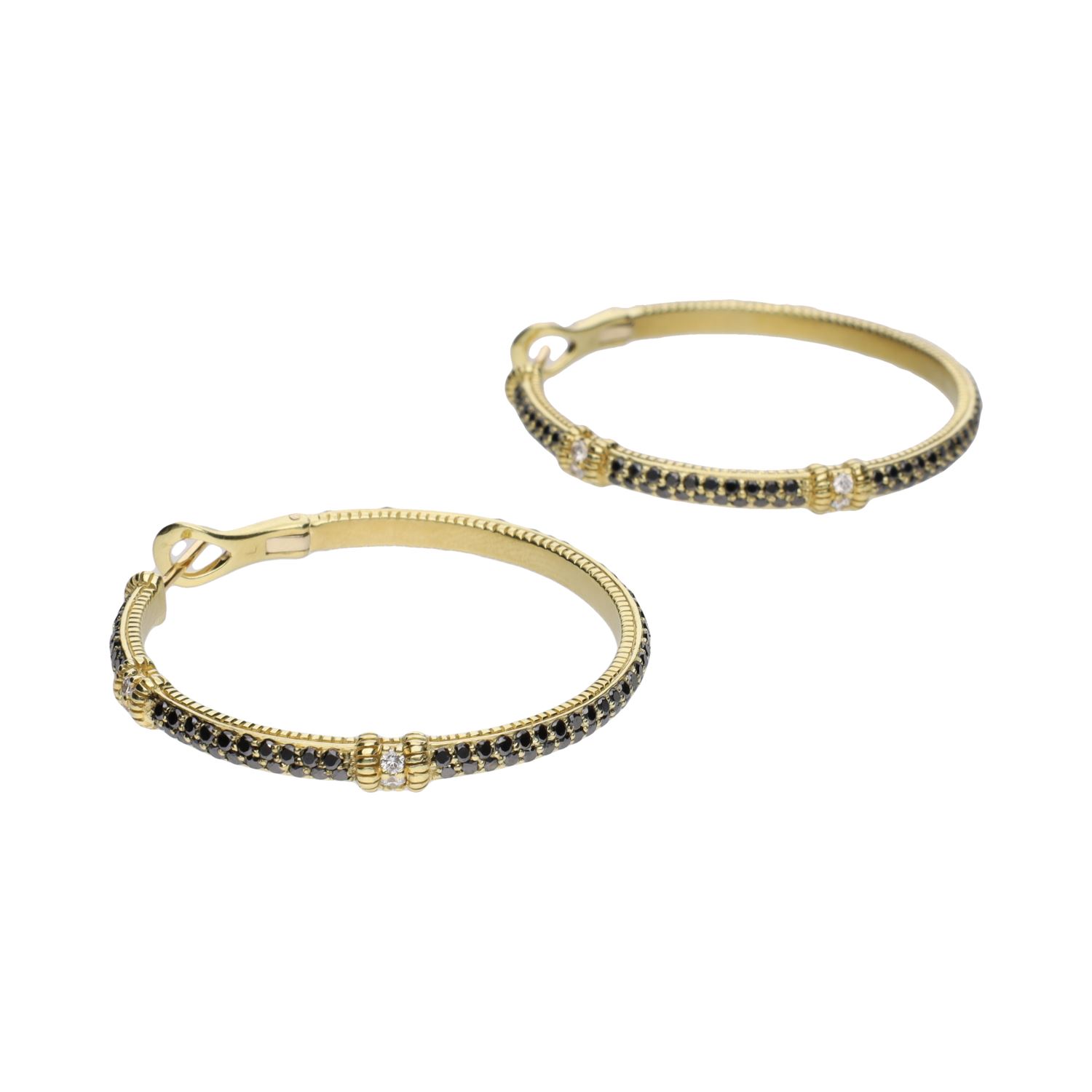 Pendientes argolla en oro amarillo con zafiros y brillantes.