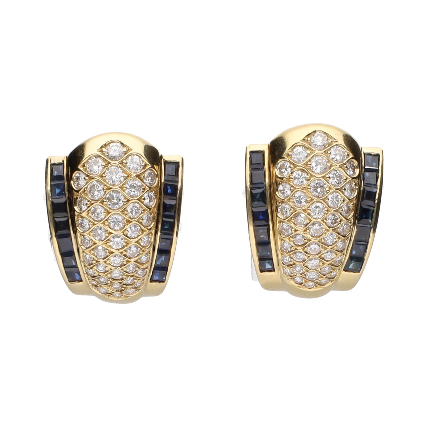 Pendientes en oro amarillo con zafiros y brillantes.