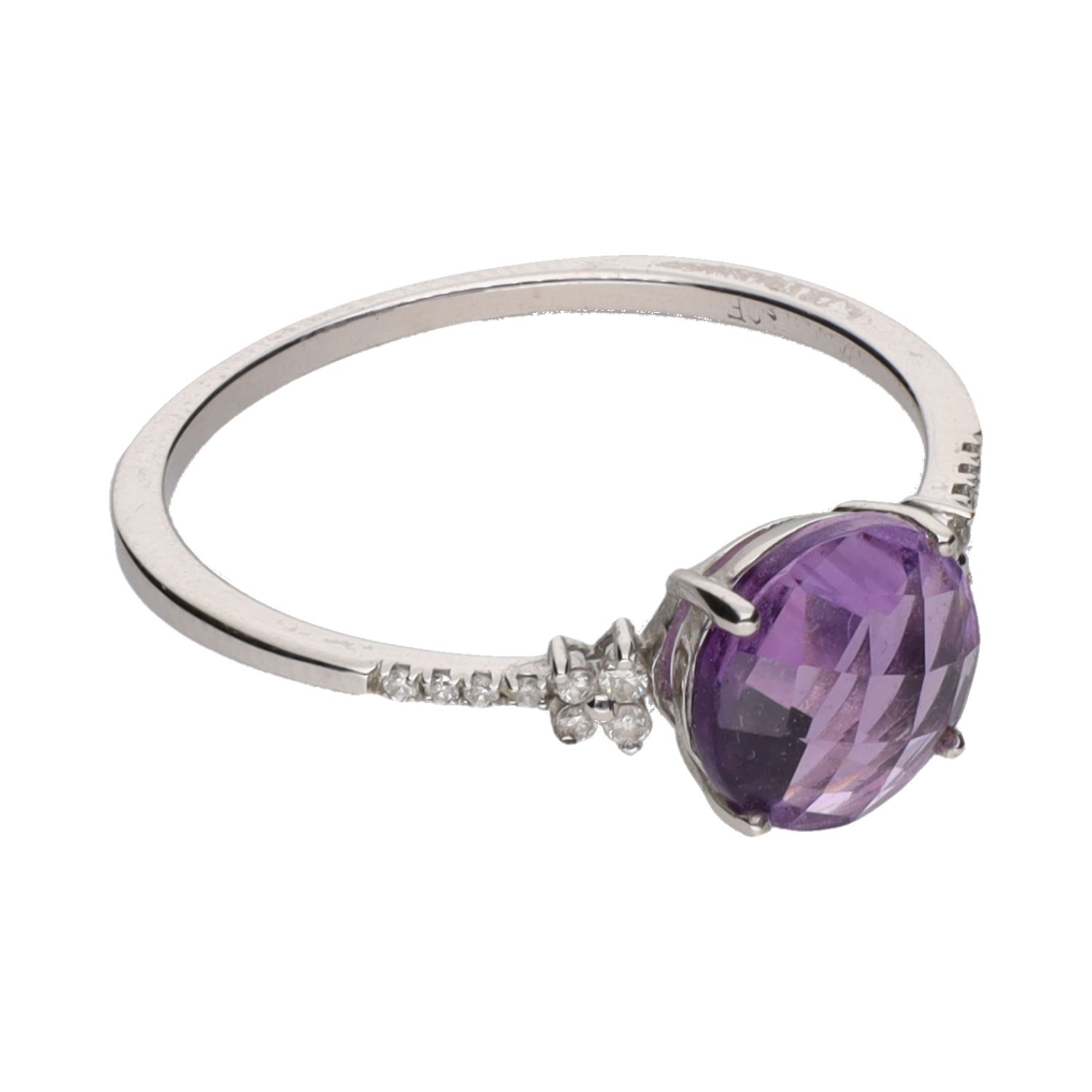 Sortija en oro blanco con amatista y brillantes. Talla 19.