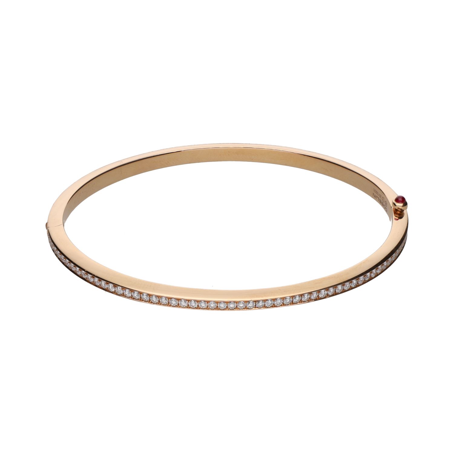 Pulsera firmada por gubelin realizada en oro rosa y brillantes.