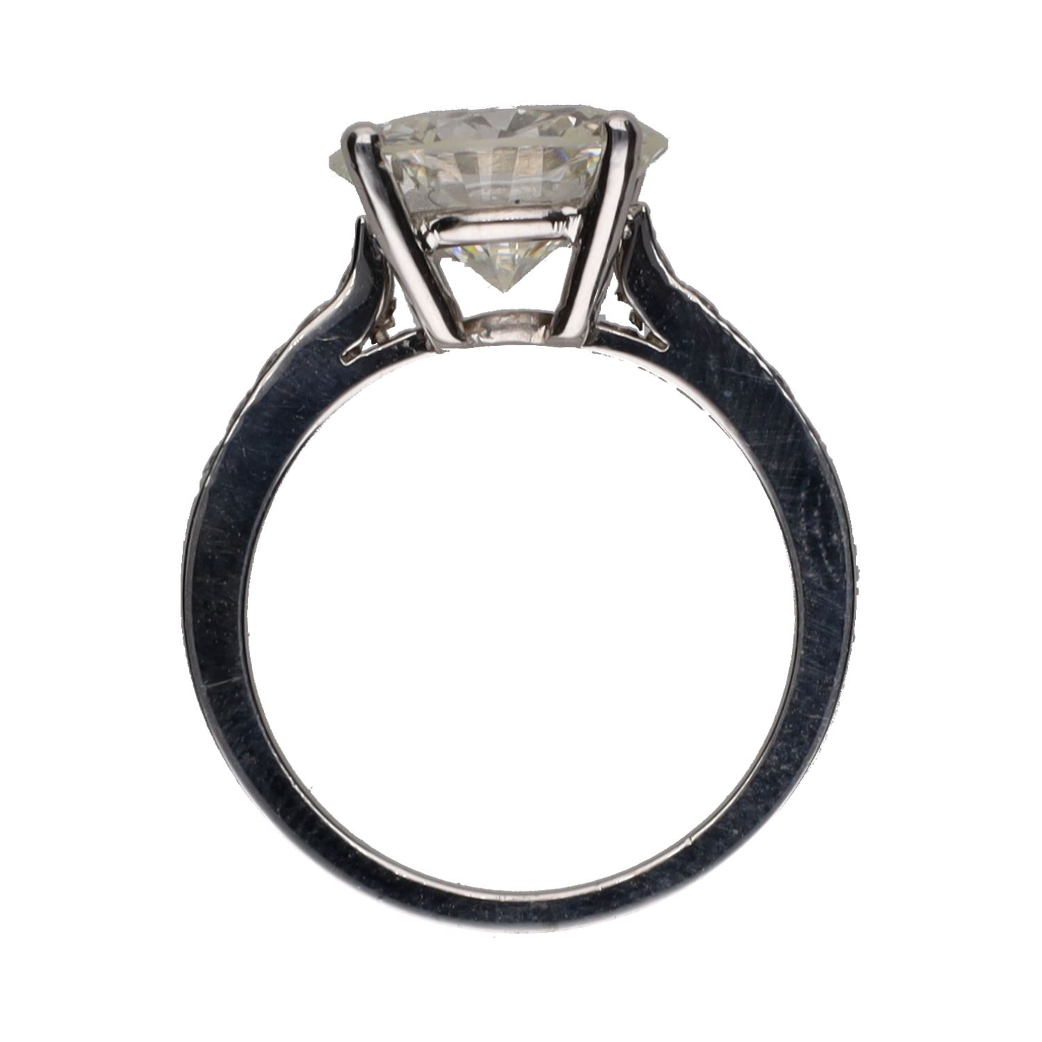 Solitario en platino con brillante central 3,43ct . Talla 12.