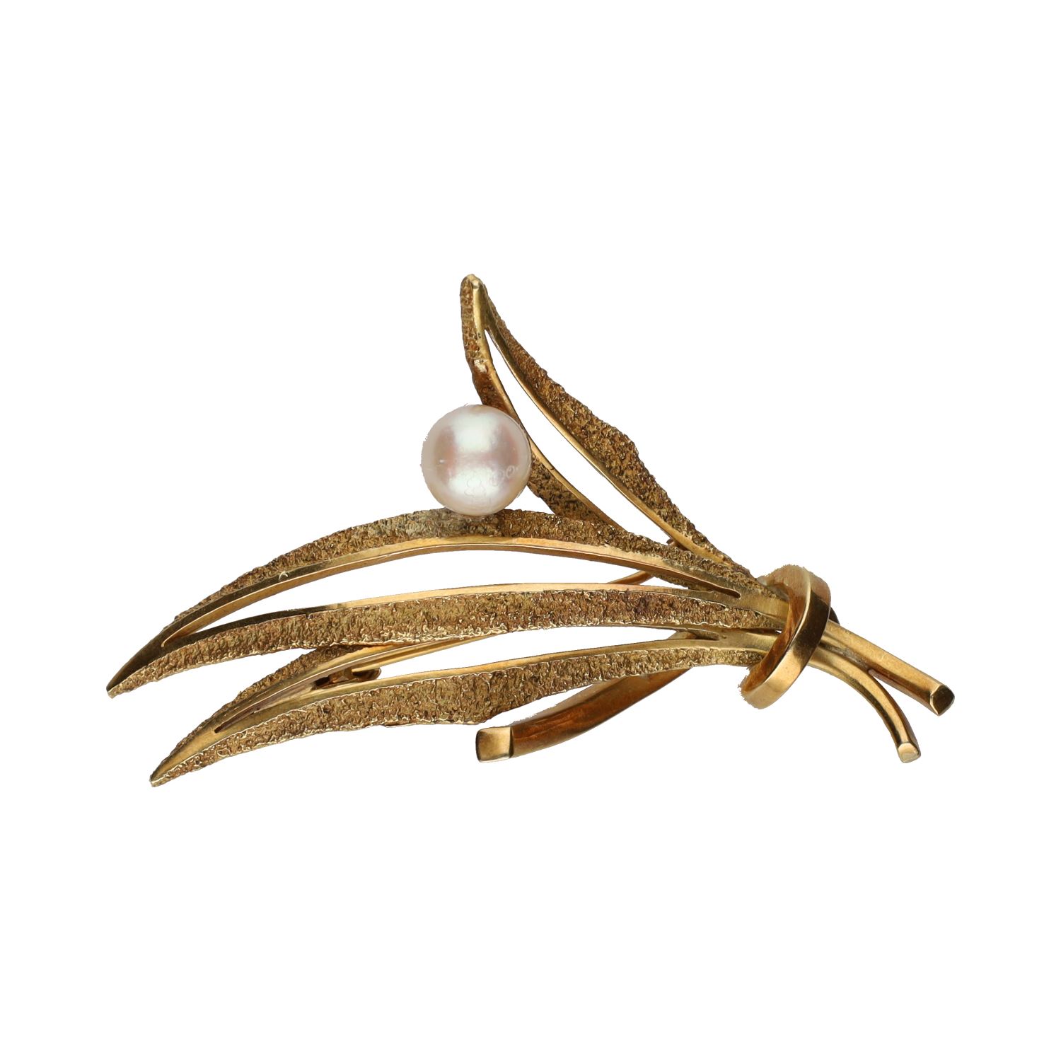 Broche en oro amarillo con perla.