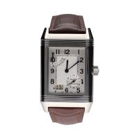 Reverso grande date reserva de marcha acero cuerda manual.  