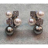 Pendientes bulgari lvcea en oro blanco con perlas y brillantes.