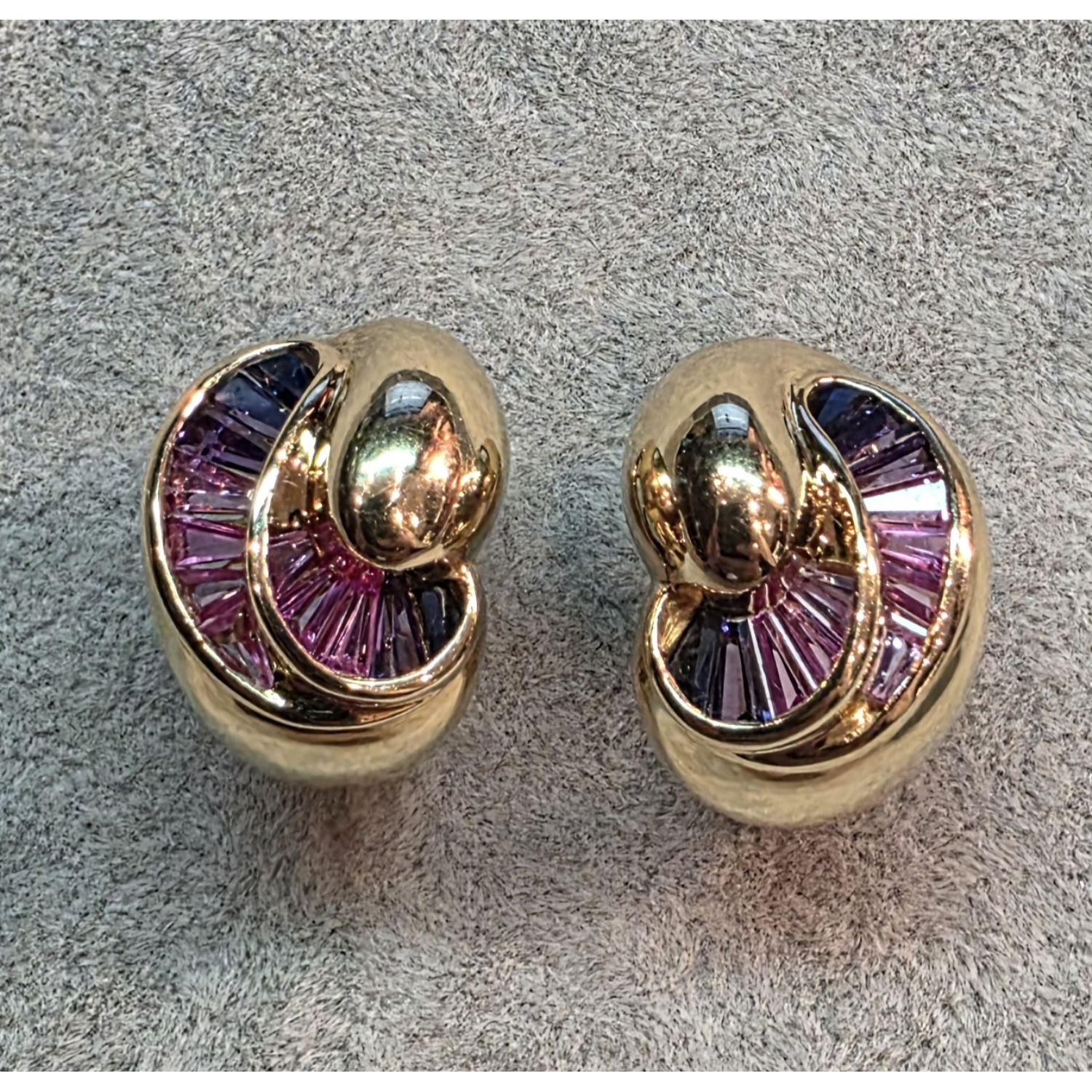 Pendientes en oro amarillo con amatistas.