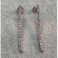 PENDIENTES<BR>PENDIENTES RIVIERE EN ORO BLANCO CON B...