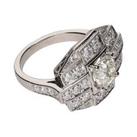 Sortija antigua en oro blanco con brillantes. Talla 13.