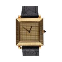 Carree cuadrado oro amarillo cuerda manual.  