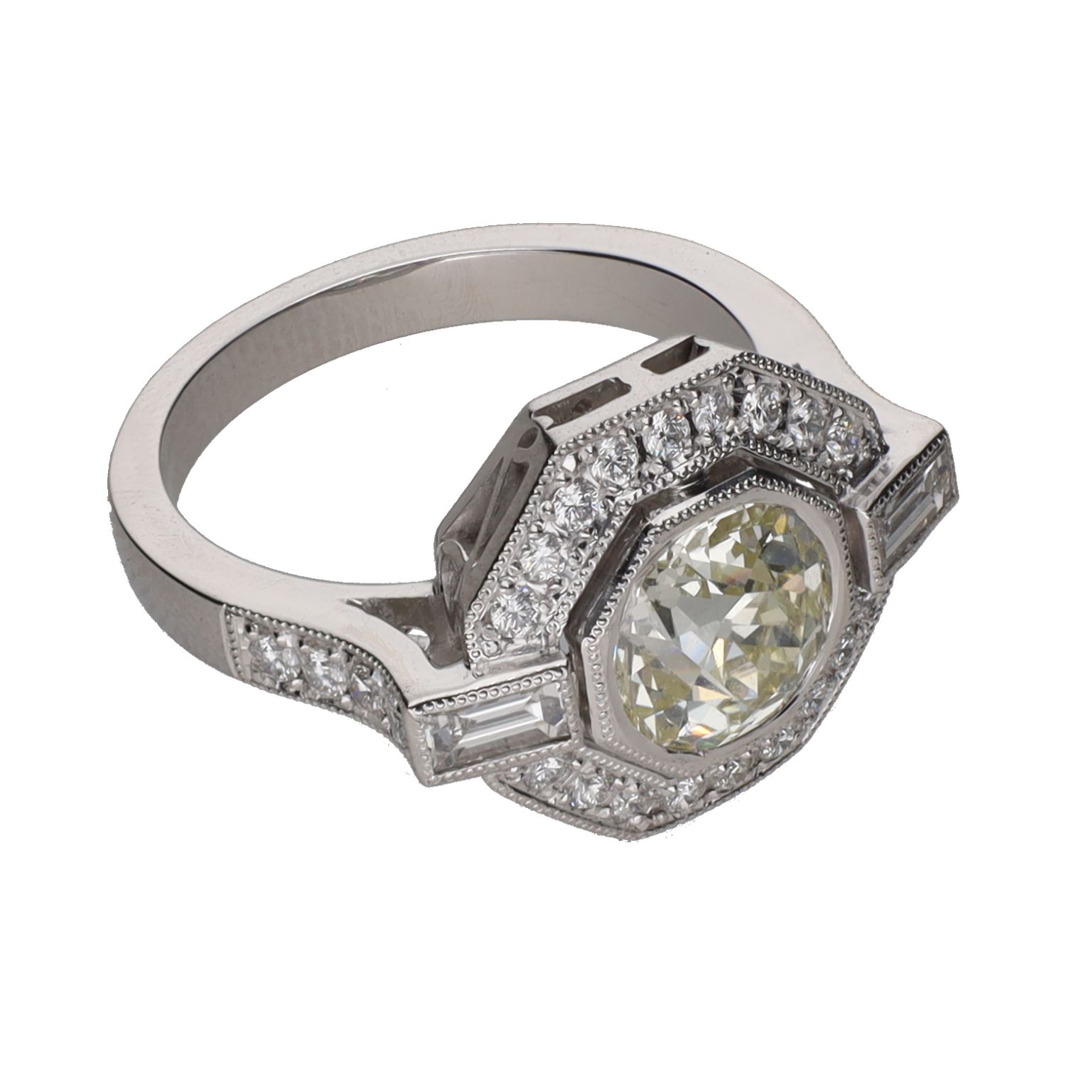 Sortija realizada en oro blanco con diamantes. Talla 13.