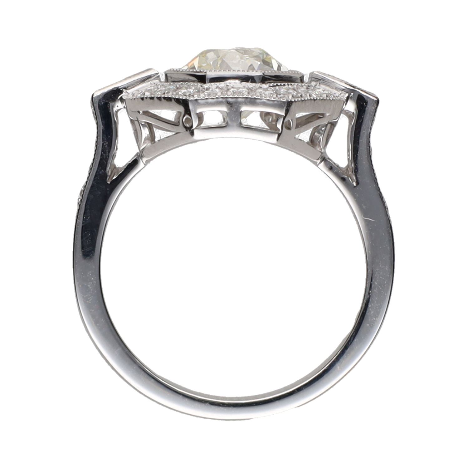 Sortija realizada en oro blanco con diamantes. Talla 13.