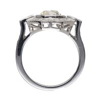 Sortija realizada en oro blanco con diamantes. Talla 13.
