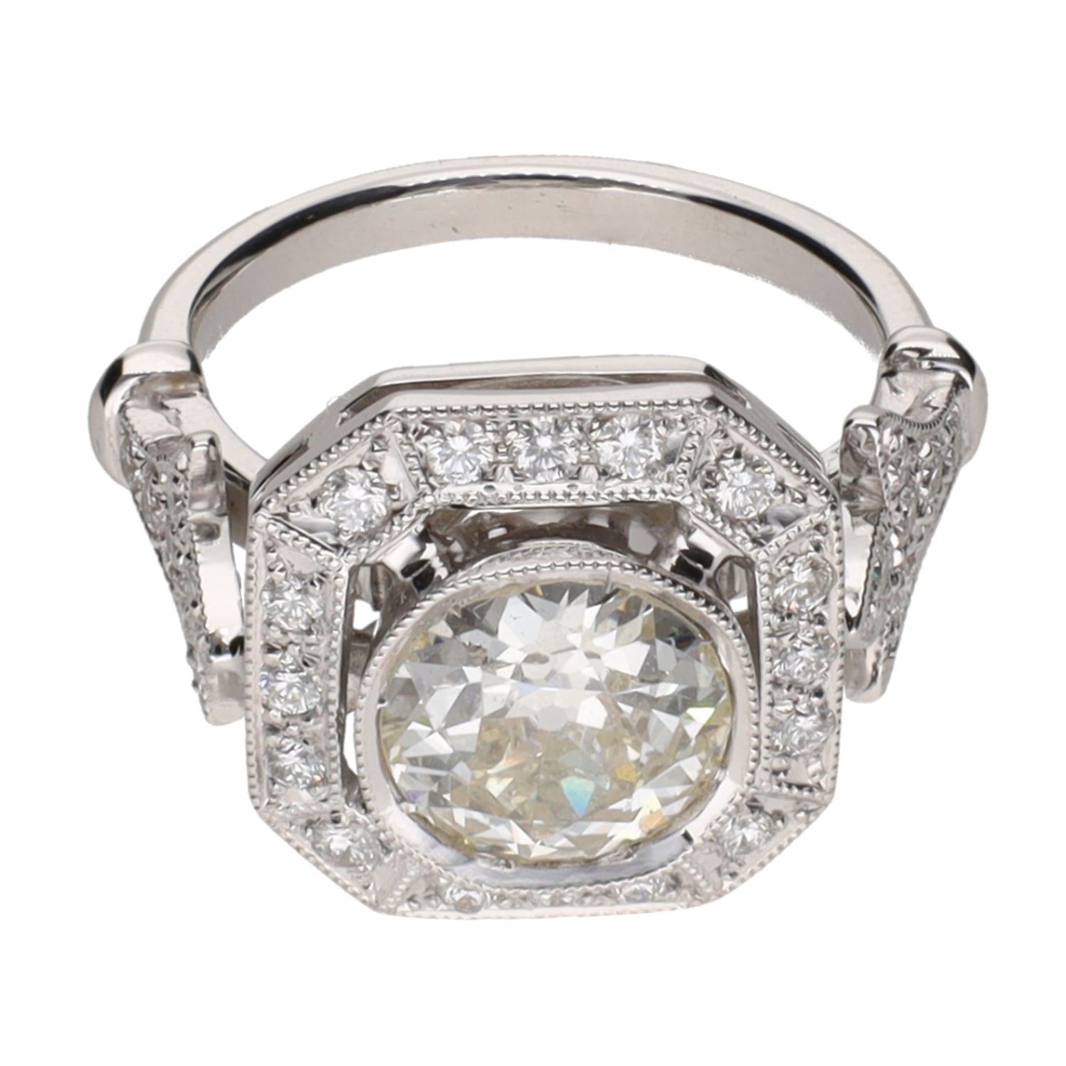 Sortija realizada en oro blanco con brillantes. Talla 12.