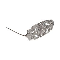 Broche antiguo en oro blanco con diamantes.