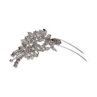 Broche en oro blanco con diamantes.