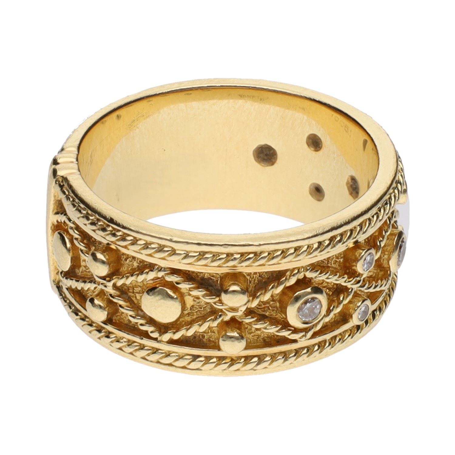 Sortija ancha en oro amarillo con brillantes. Talla 15.