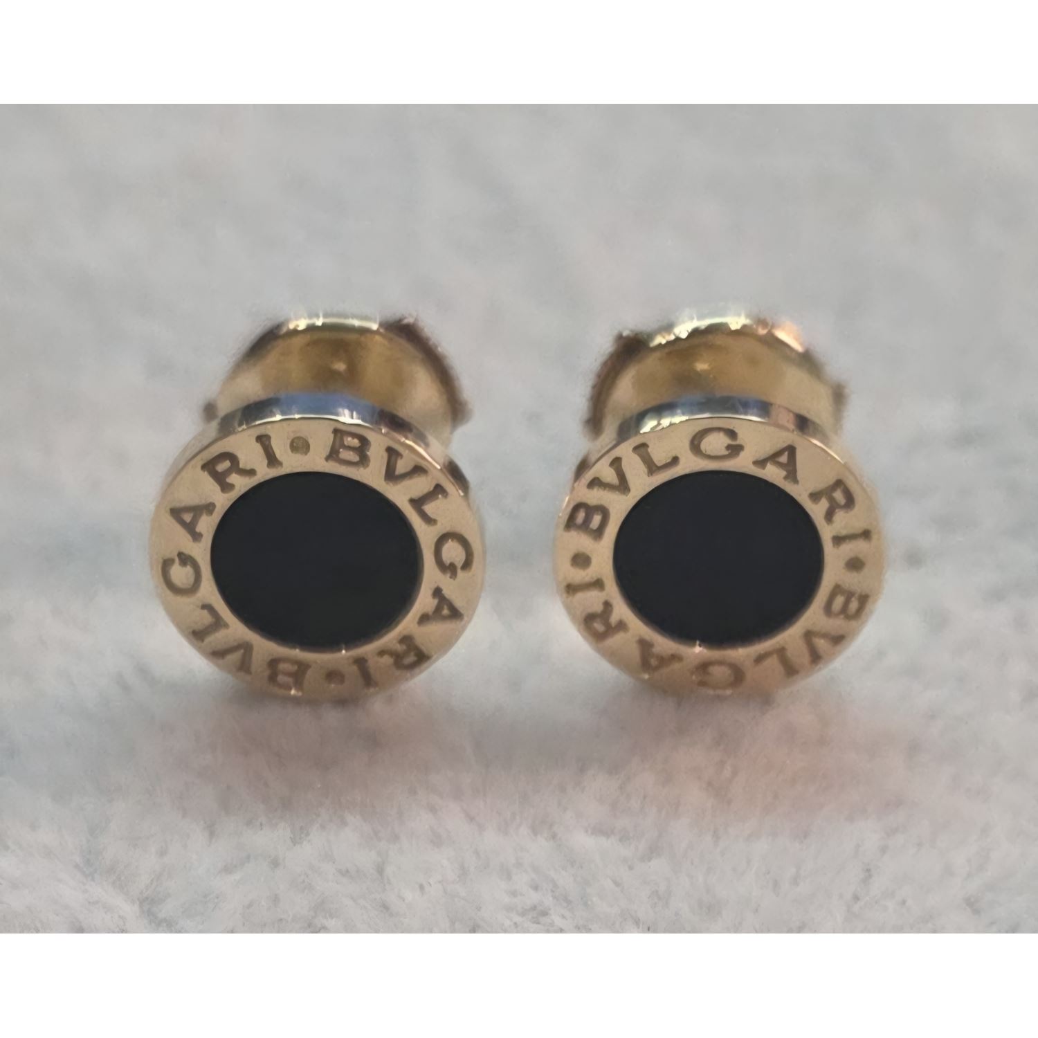 Pendientes bulgari bulgari en oro amarillo con onix.